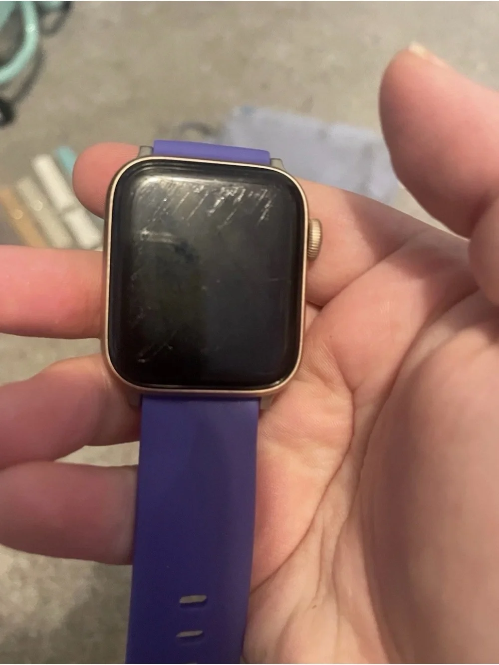 Apple Watch SE With 12 watch bands and charger, slight scratches